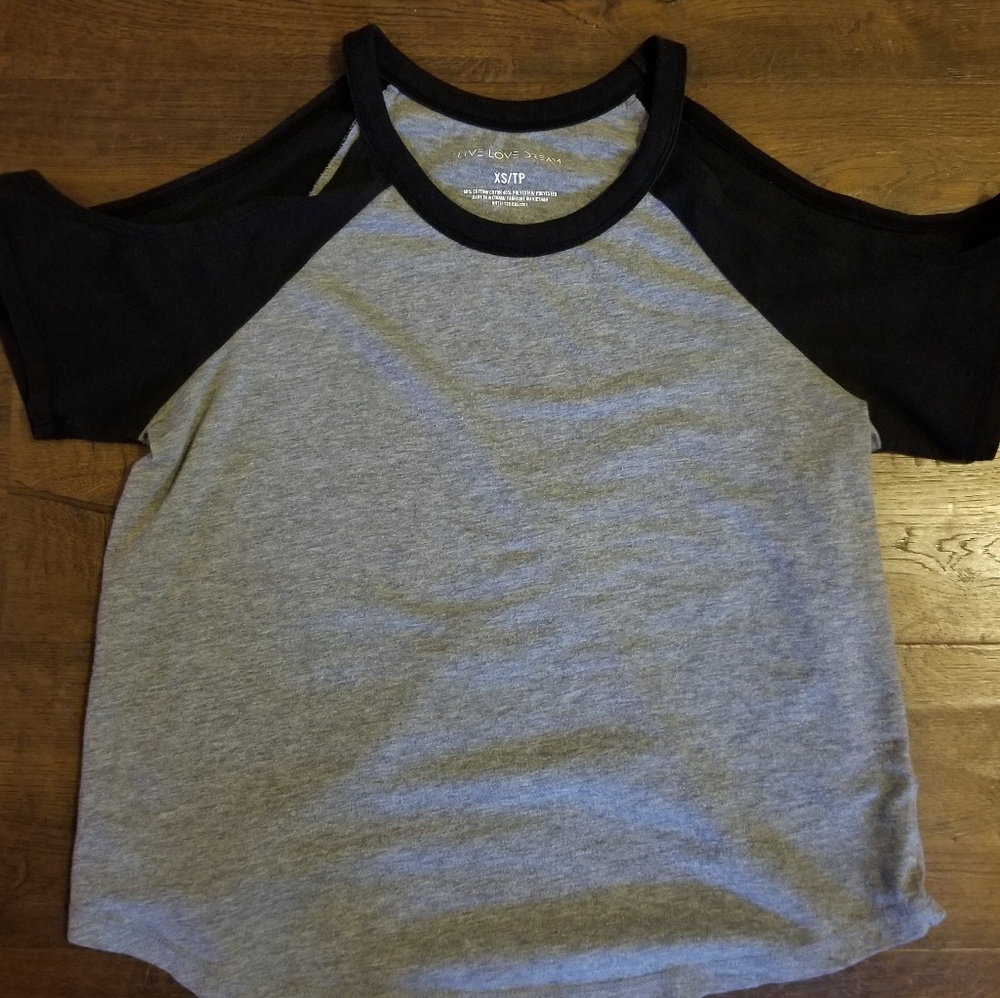 Cold shoulder crop